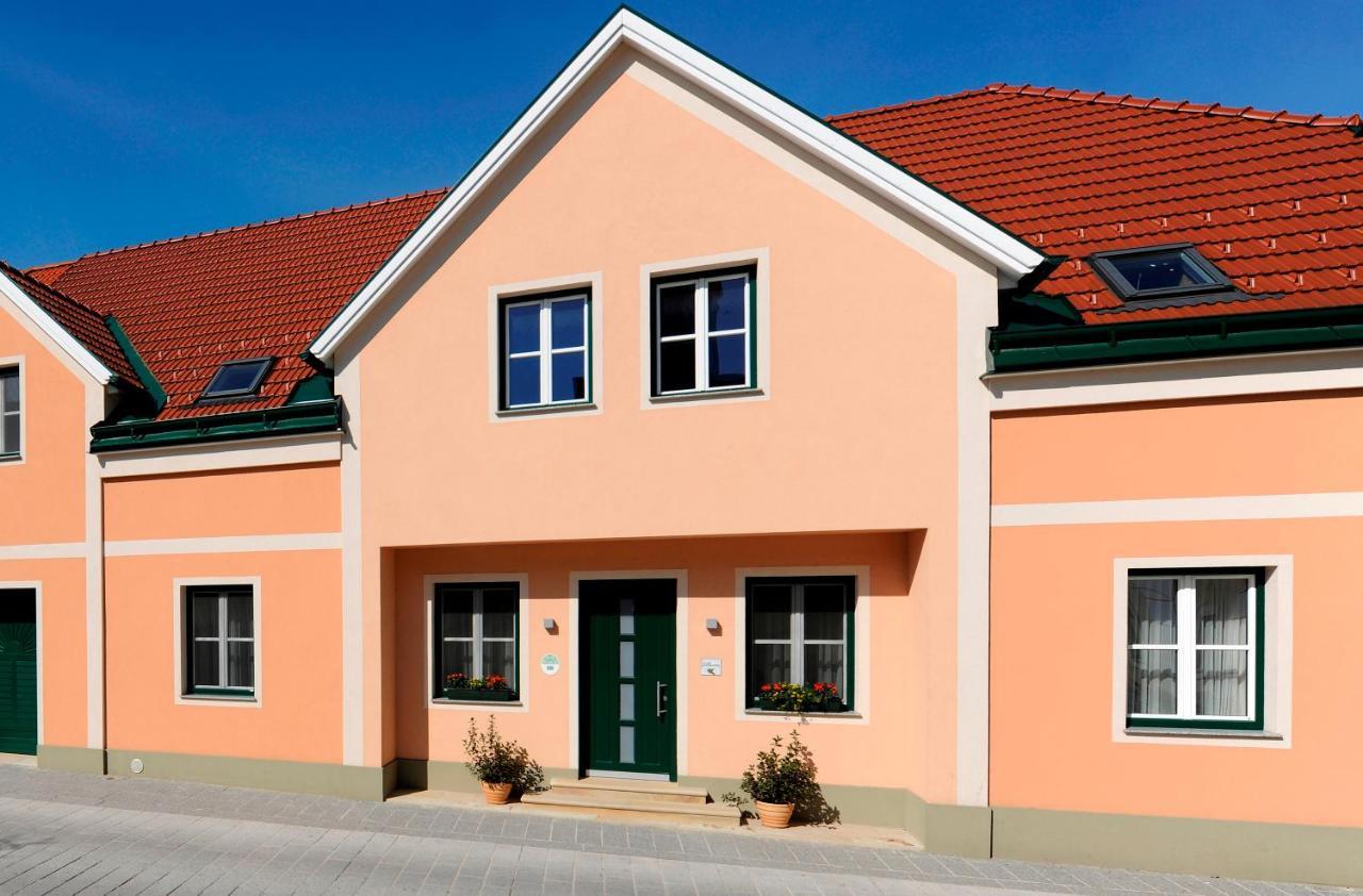 Weingut Familie Schuster Bed & Breakfast Grossriedenthal Exterior photo