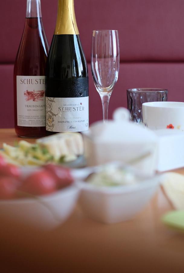 Weingut Familie Schuster Bed & Breakfast Grossriedenthal Exterior photo